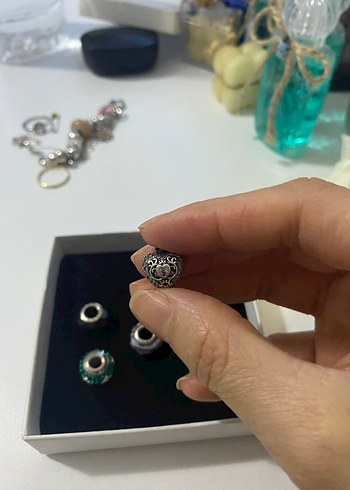 Boncuklu Çok Renkli Kadın Charms - Görsel 4
