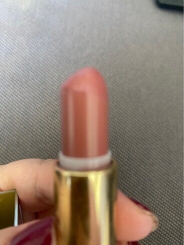 Orjinal Estee Lauder marka kremsi aynalı çok tatlı renkli ruj ,i