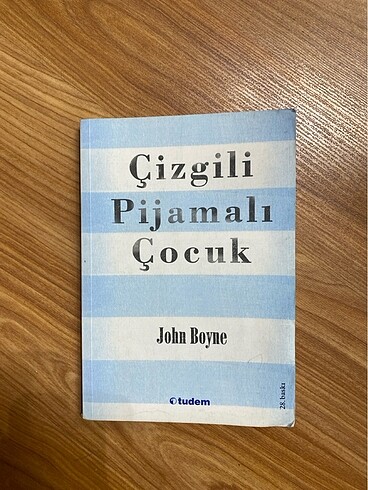 Çizgili Pijamalı Çocuk