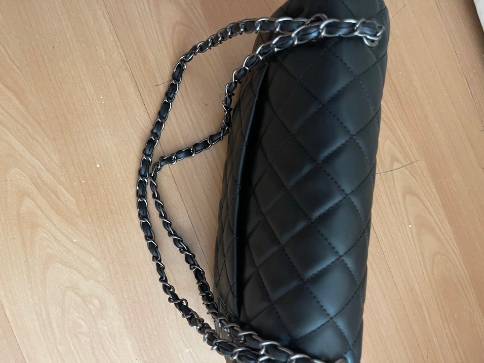 Chanel Siyah Kapitone Omuz Çantası — görsel 5/7