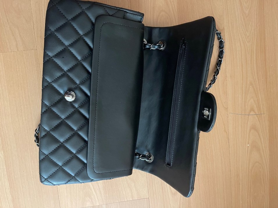 Chanel Siyah Kapitone Omuz Çantası — görsel 2/7