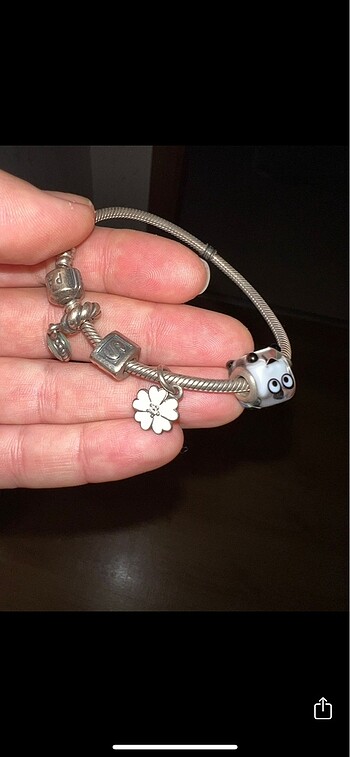 Beden Pandora charm