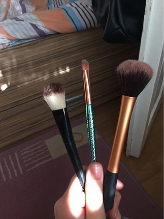 Makyaj fırçaları ve krem