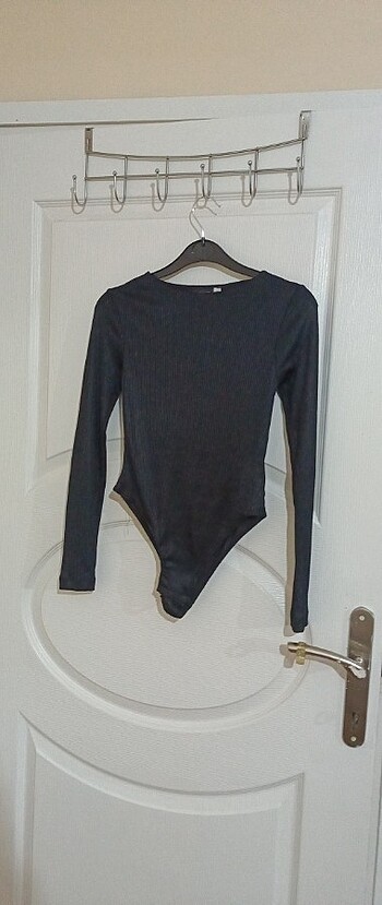 Siyah çıtçıtlı bodysuit