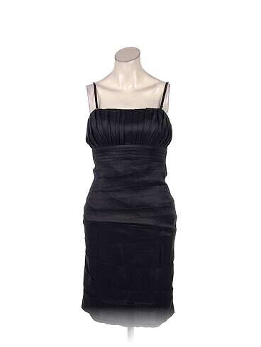 PreLoved Kısa Elbise %70 İndirimli.