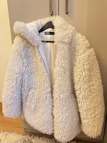 Zara Kürk Mont