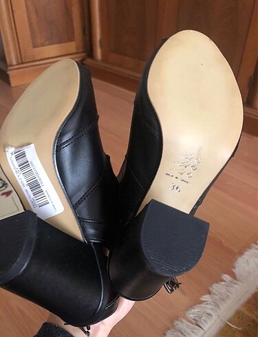 Bambi Topuklu açık ayakkabı. Topuk boyu 8 cm
