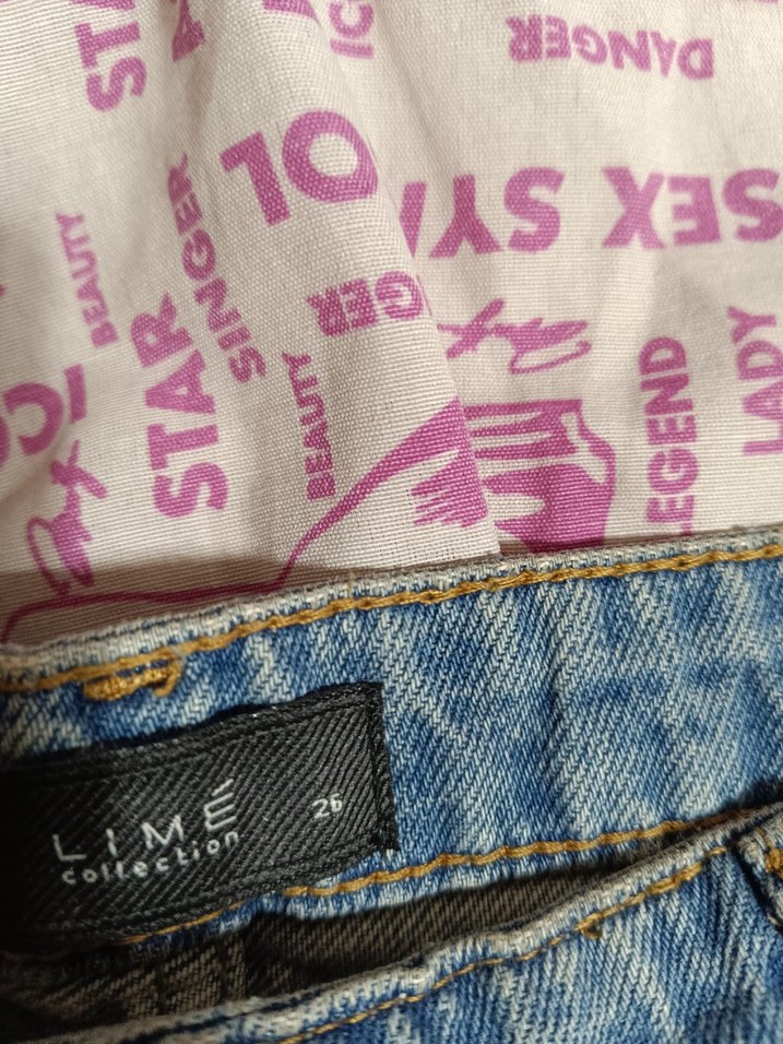 Kadın Nakışlı Düğmeli Kot Şort - Görsel 4