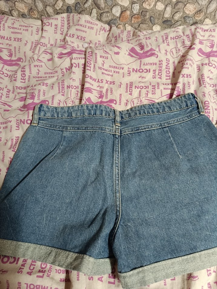 Kadın Nakışlı Düğmeli Kot Şort - Görsel 3