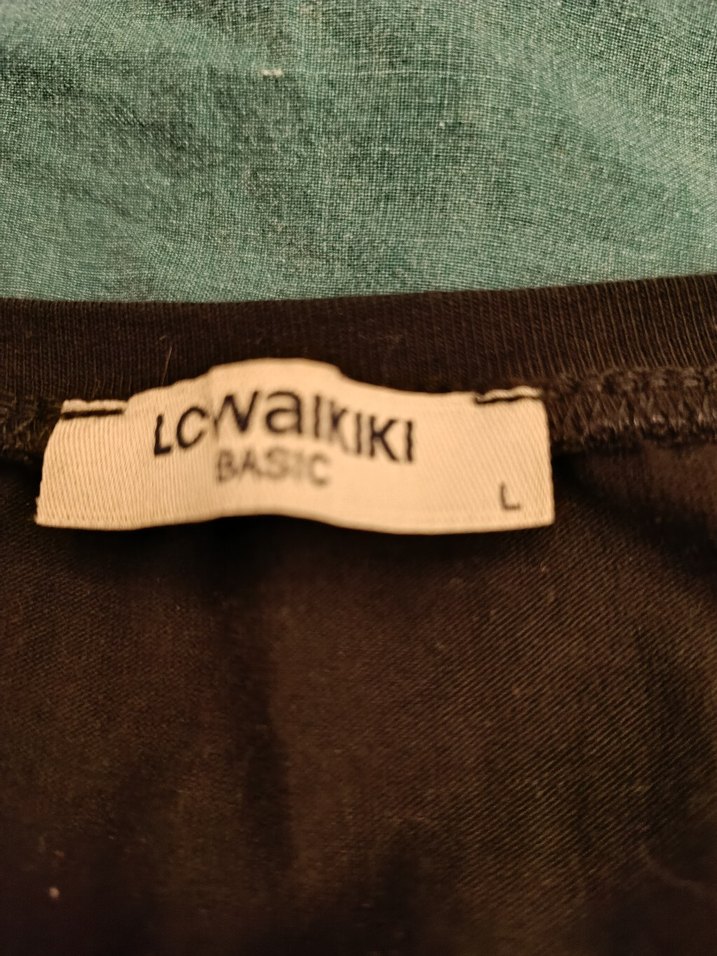 Siyah V Yaka Kısa KolluTişört - Görsel 3