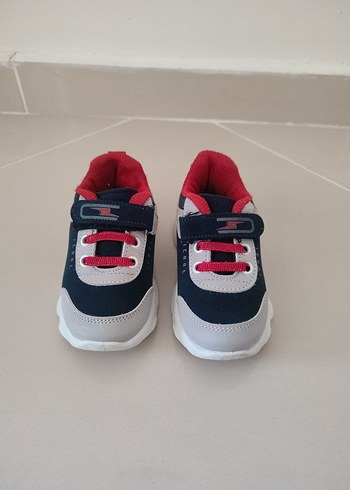 Erkek çocuk 24 numara Spor Ayakkabı