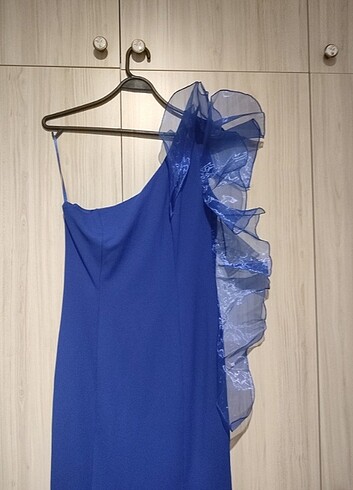 Saks mavisi tek omuz yırtmaçlı abiye  - Görsel 2