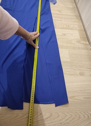 Saks mavisi tek omuz yırtmaçlı abiye  - Görsel 5