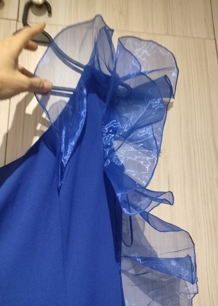 Saks mavisi tek omuz yırtmaçlı abiye  - Görsel 3
