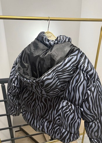 Diğer Kadın Gri Zebra Desenli Kısa Kışlık Mont