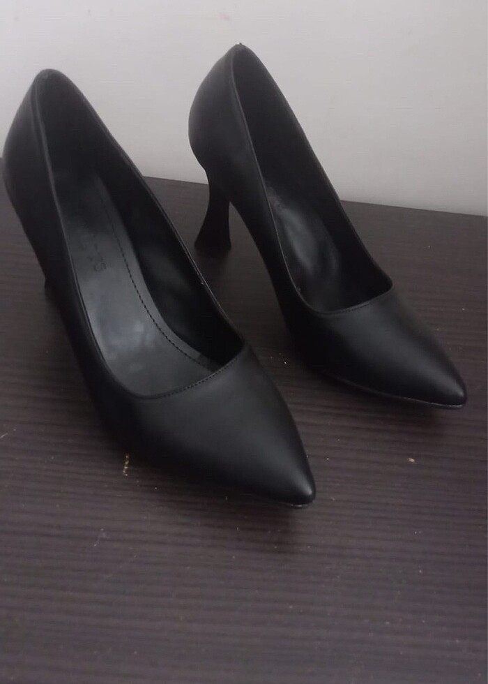 Siyah topuklu ayakkabı - Görsel 2