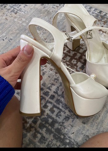 Beyaz Yılan Desenli Dolgu Topuklu Kadın Ayakkabı - Görsel 3