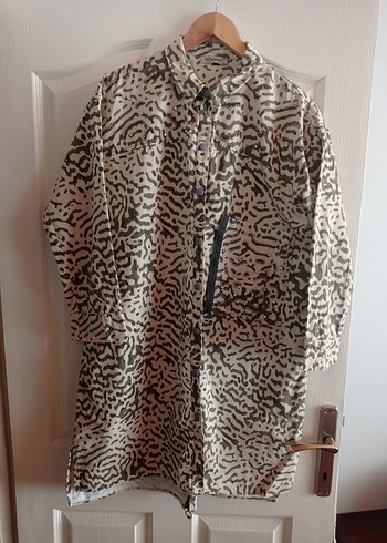 Kadın Kamuflaj Desenli Düğmeli Uzun Kollu Gömlek - Görsel 3