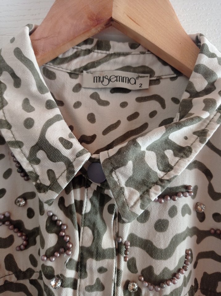 Kadın Kamuflaj Desenli Düğmeli Uzun Kollu Gömlek - Görsel 2