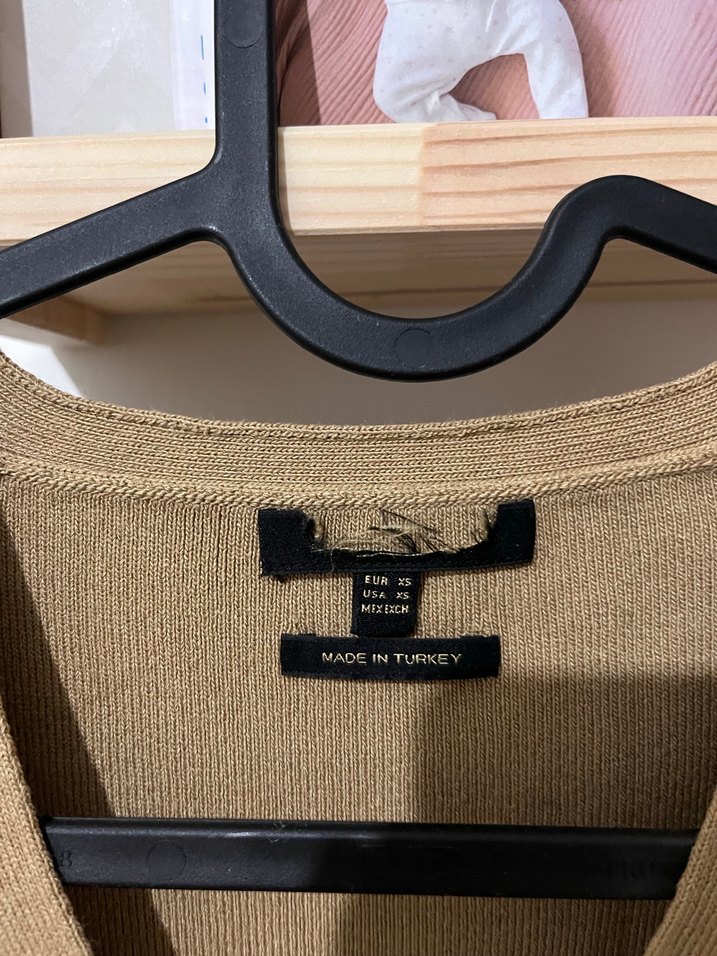 Bej Düğmeli V Yaka Kadın Süveter - Görsel 3