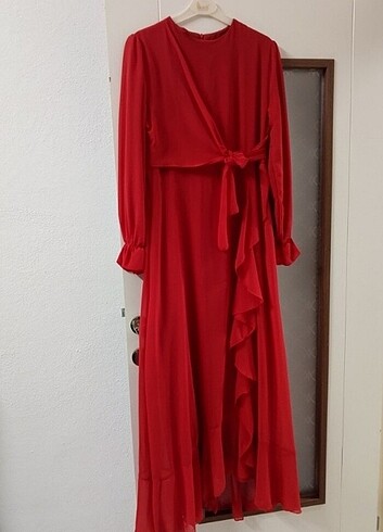 Kirmzii fırfırlı elbise sifon