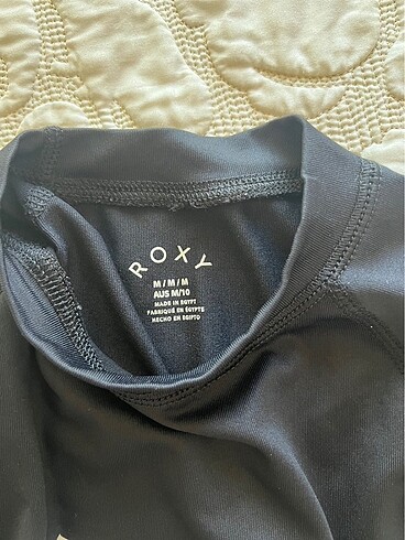 m Beden siyah Renk Roxy uv korumali ust M beden