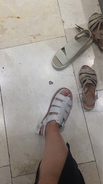 37 Beden beyaz Renk Clarks sandalet