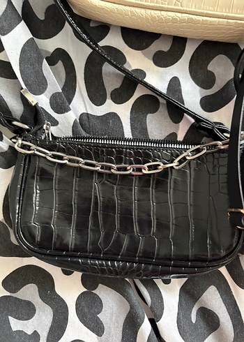 Tokalı Siyah Yılan Derisi Desenli Deri Çanta - Görsel 4