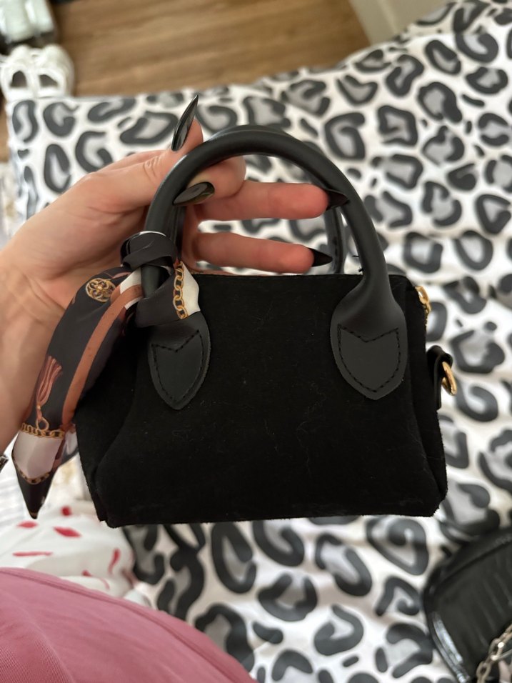 Tokalı Siyah Yılan Derisi Desenli Deri Çanta - Görsel 5