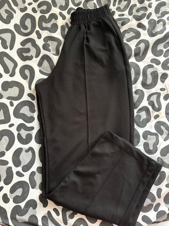 Siyah Piliseli Kadın Rahat Kumaş Pantolon - Görsel 2