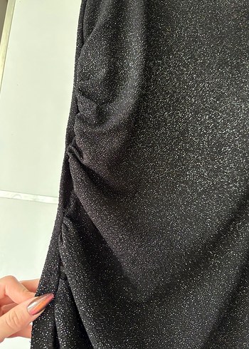 Yılan Desenli Siyah Uzun Drapeli Elbise - Görsel 4