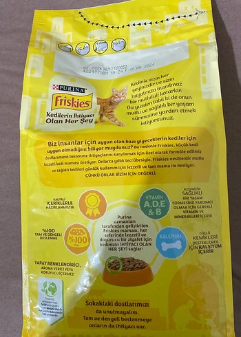  Beden Renk Purina Friskies Tavuklu Kedi Maması 1,5 kg