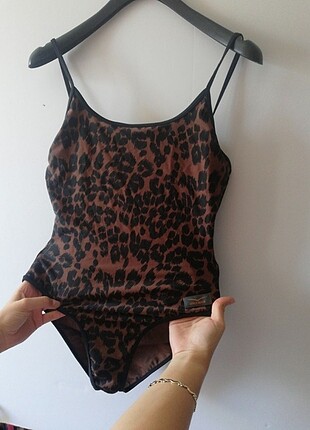Leoparlı, dekolte mayo 