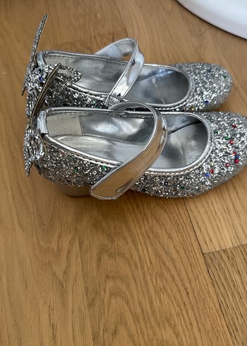 Kız Çocuk Topuklu Gri Simli Babet Ayakkabı - Görsel 2