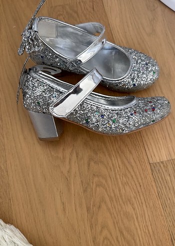 Kız Çocuk Topuklu Gri Simli Babet Ayakkabı - Görsel 5