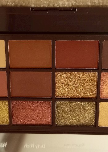 Beden I Heart Revolution Chocolate Rose Gold Göz Farı Paleti