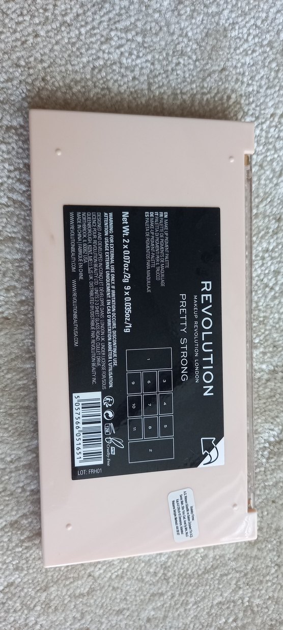 Revolution Pretty Strong Makyaj Paleti - Görsel 2