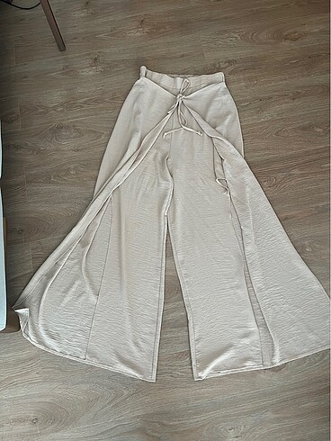 Zara Butikden aldım m bedene de olur