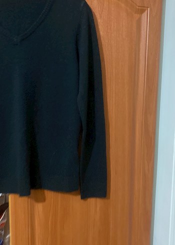 Siyah V Yaka Kadın Triko Kazak - Görsel 3