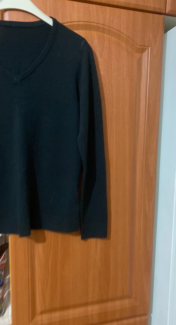 Siyah V Yaka Kadın Triko Kazak - Görsel 3