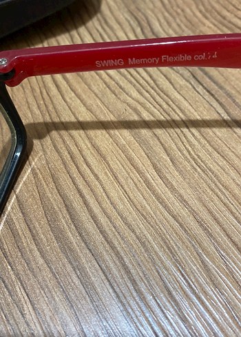 Kadın Parlak Kırmızı Siyah İş Gözlüğü - Görsel 3