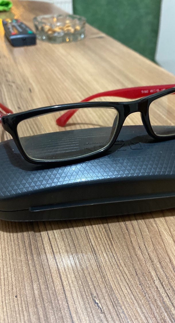 Kadın Parlak Kırmızı Siyah İş Gözlüğü - Görsel 2