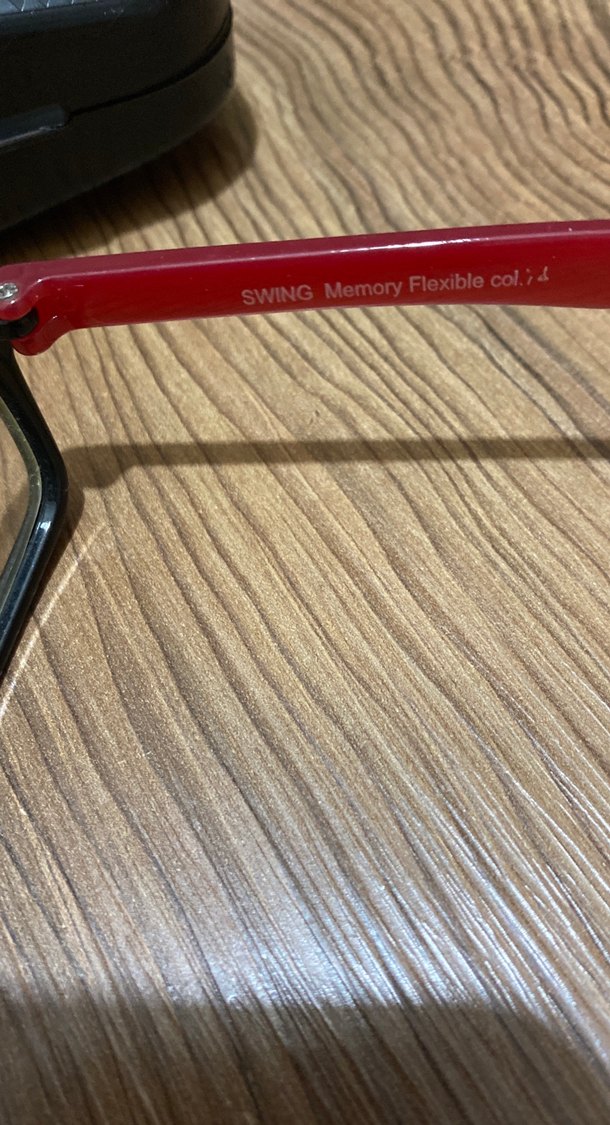 Kadın Parlak Kırmızı Siyah İş Gözlüğü - Görsel 3