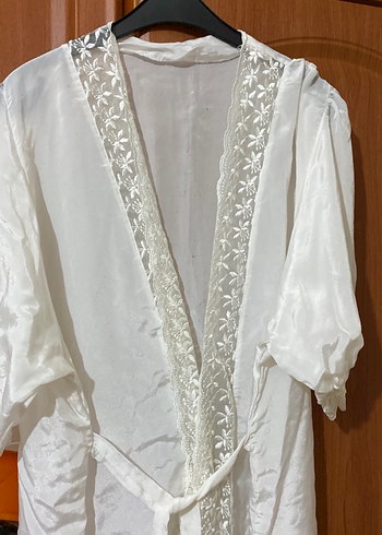 Uzun Beyaz Bohem Nakışlı Kadın Sabahlık - Görsel 3