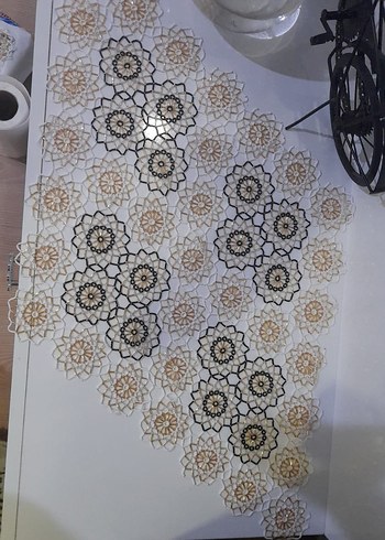 Beyaz Desenli El İşi Örtü