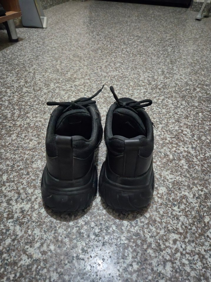 Lc waikiki siyah spor ayakkabı - Görsel 5