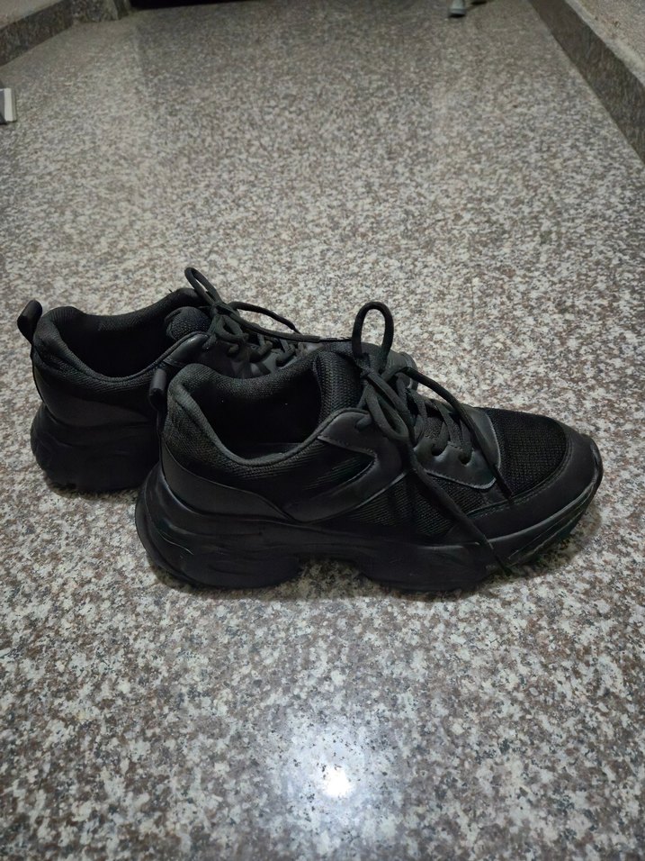 Lc waikiki siyah spor ayakkabı - Görsel 4