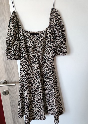 Düğmeli Leopar Desenli Midi Elbise