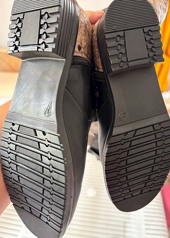 Zara Diz Üstü Yılan Desenli Deri Çizme