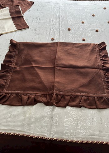 Kahverengi Nakışlı Yatak Örtüsü - Görsel 3